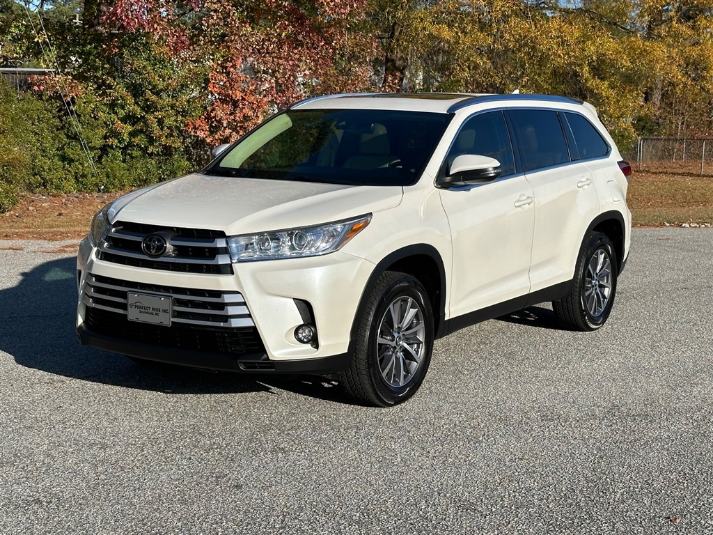 2019 Toyota Highlander XLE FWD V6 for sale by dealer