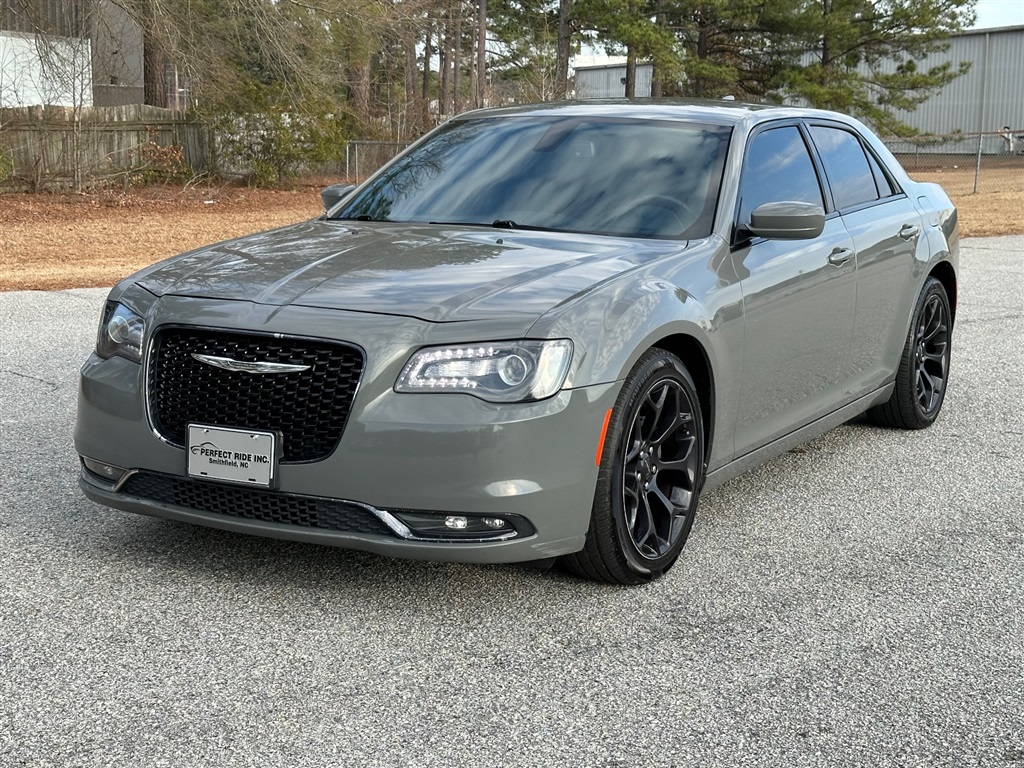 2019 Chrysler 300 S V6 RWD for sale by dealer