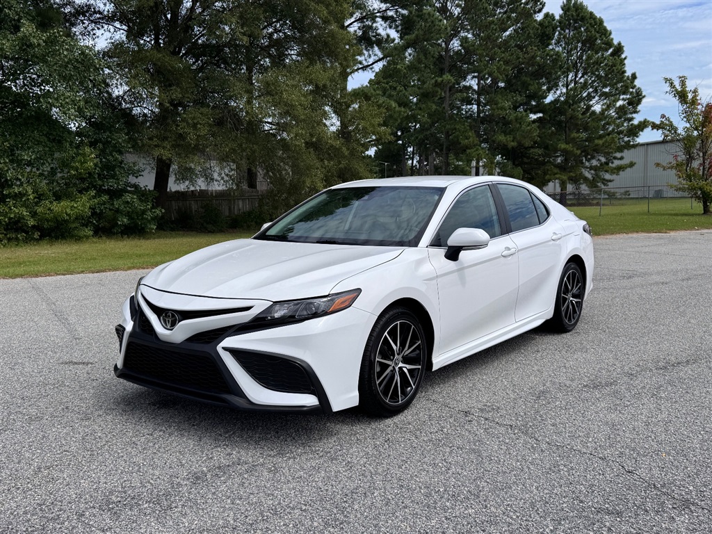 2021 Toyota Camry SE for sale by dealer