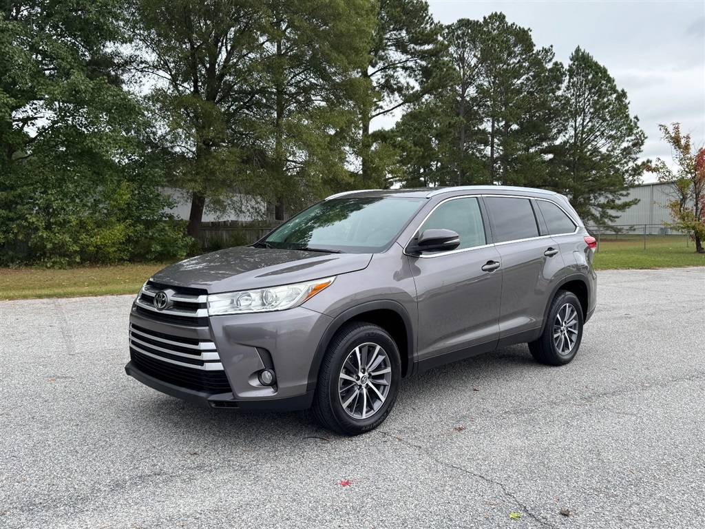 2019 Toyota Highlander XLE FWD V6 for sale by dealer