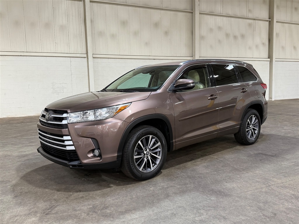 2018 Toyota Highlander XLE FWD V6 for sale by dealer