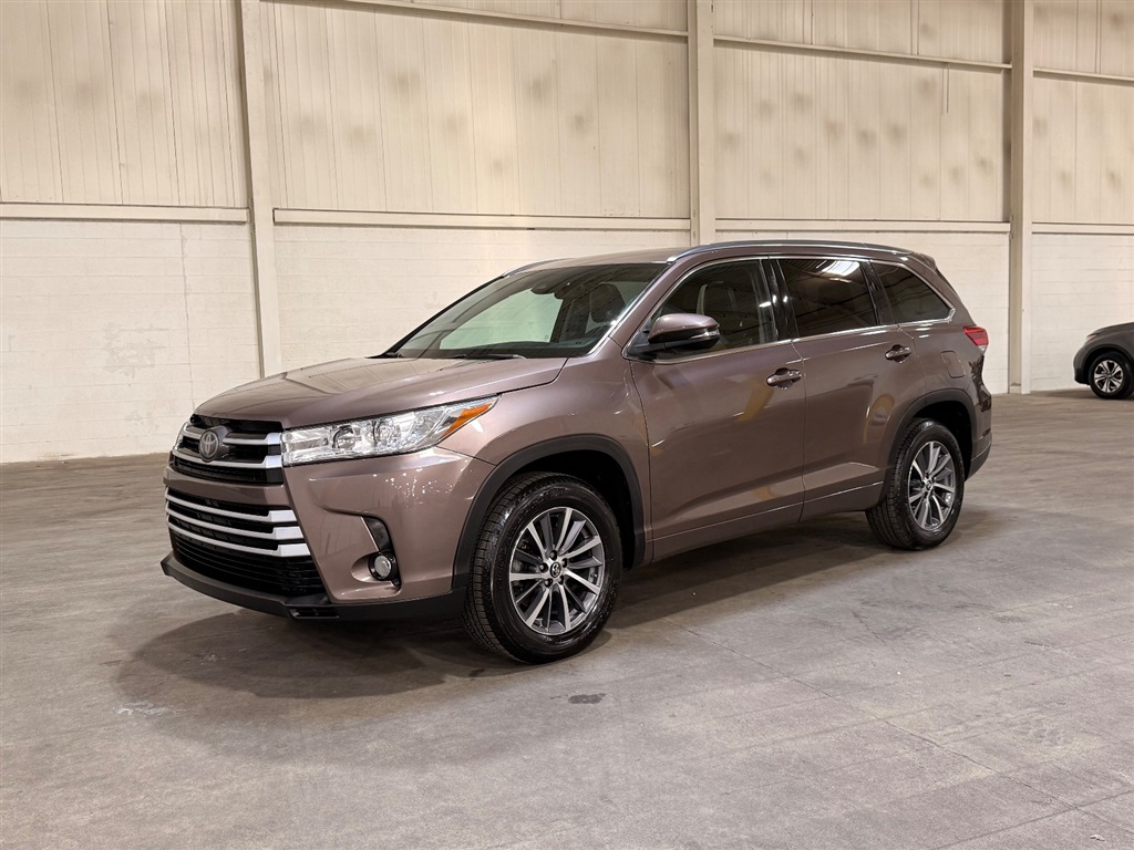 2017 Toyota Highlander XLE FWD V6 for sale by dealer