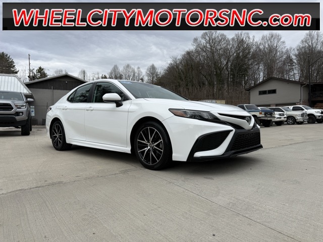 2021 Toyota Camry SE for sale by dealer