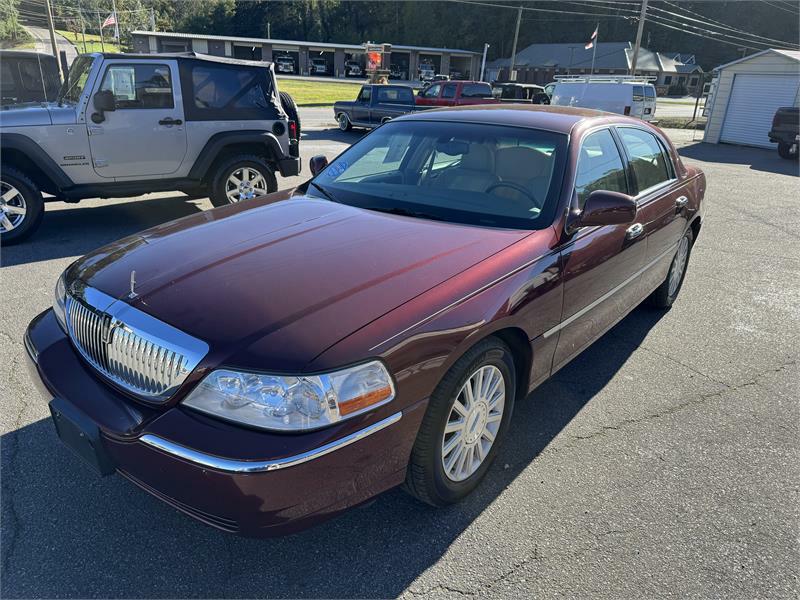 2004 LINCOLN TOWN CAR SIGNATURE for sale by dealer