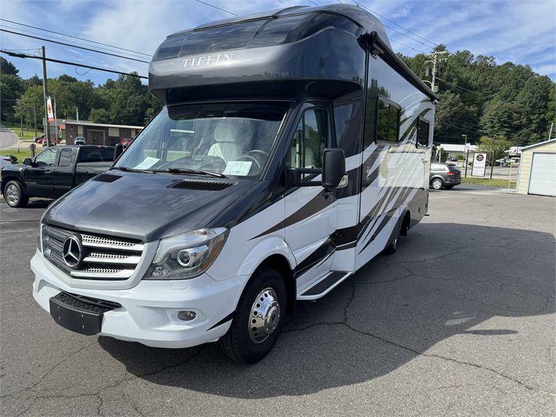 2017 Tiffin Wayfarer 24 FW Class C for sale by dealer