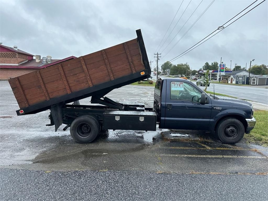 2001 Ford F-350 w/ Dump Bed