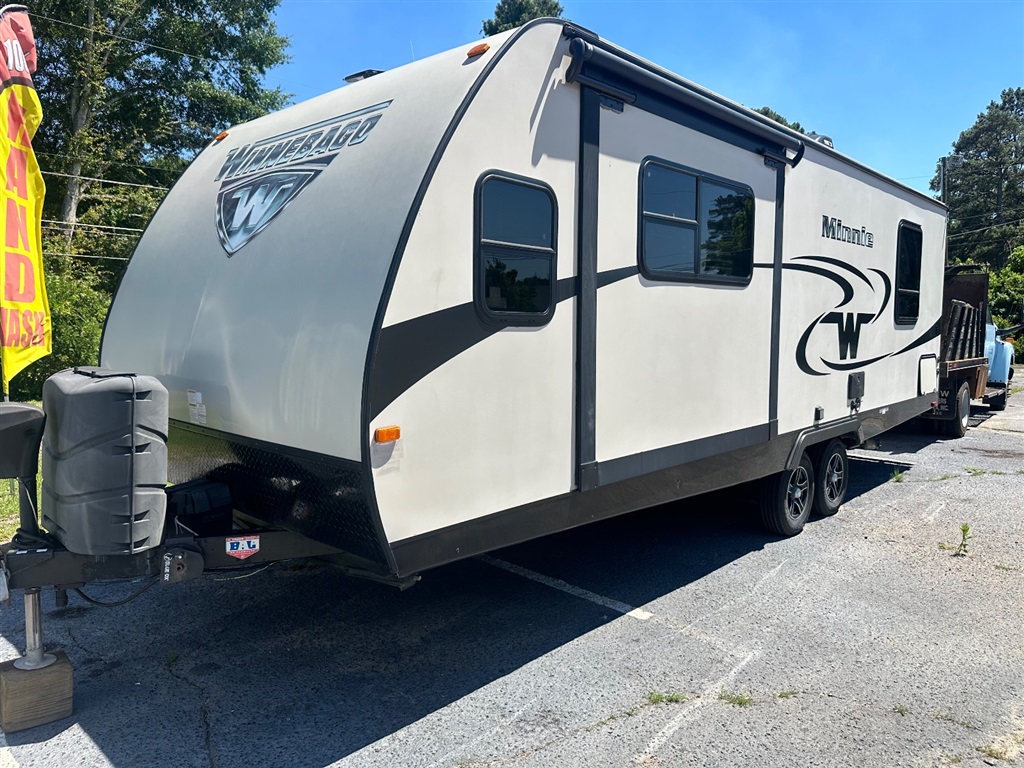 2017 Winnebago of Indiana MINNIE M-2500FL - 27'11