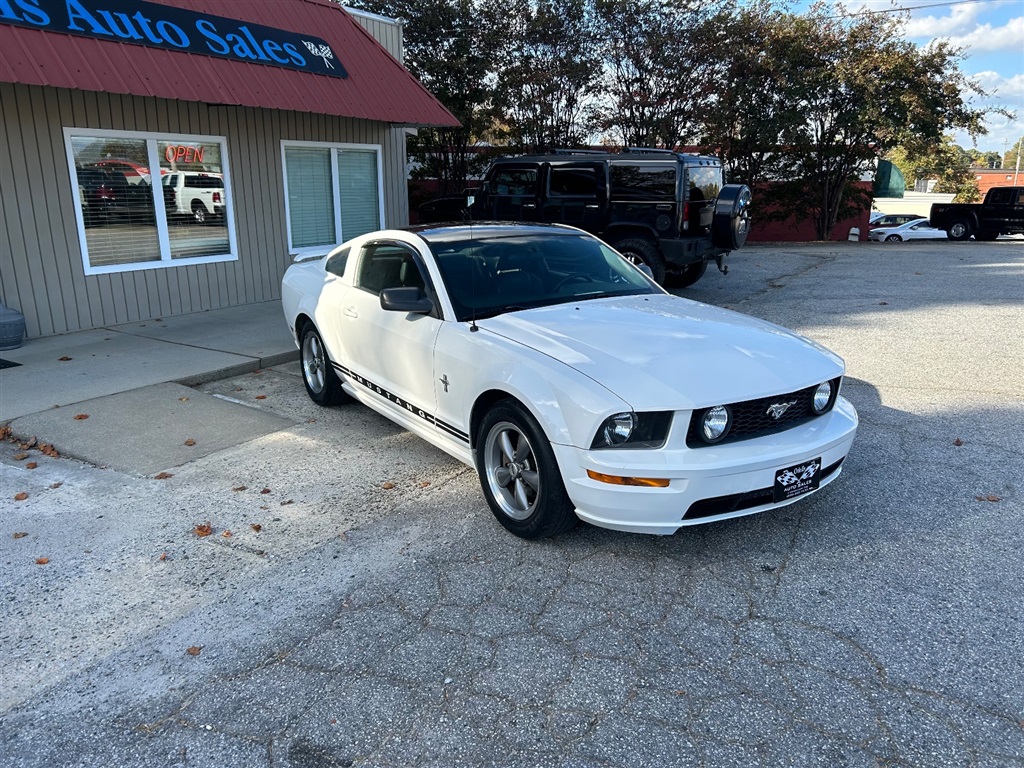 2005 Ford Mustang V6 Deluxe Coupe for sale by dealer