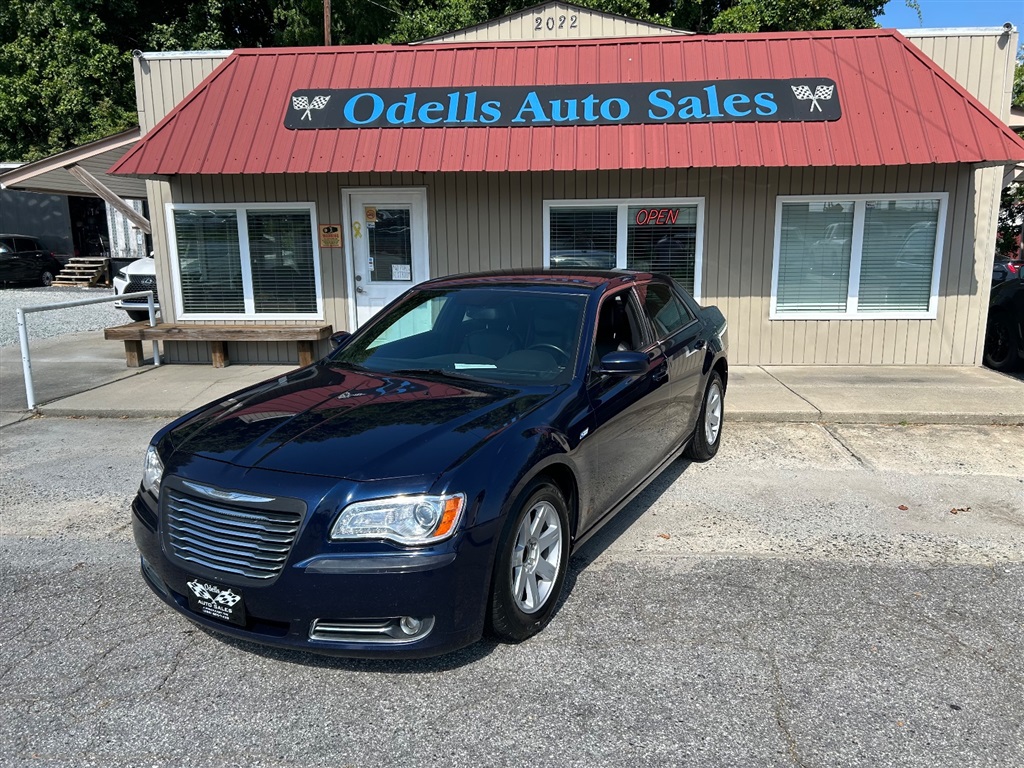 2013 Chrysler 300 RWD for sale by dealer