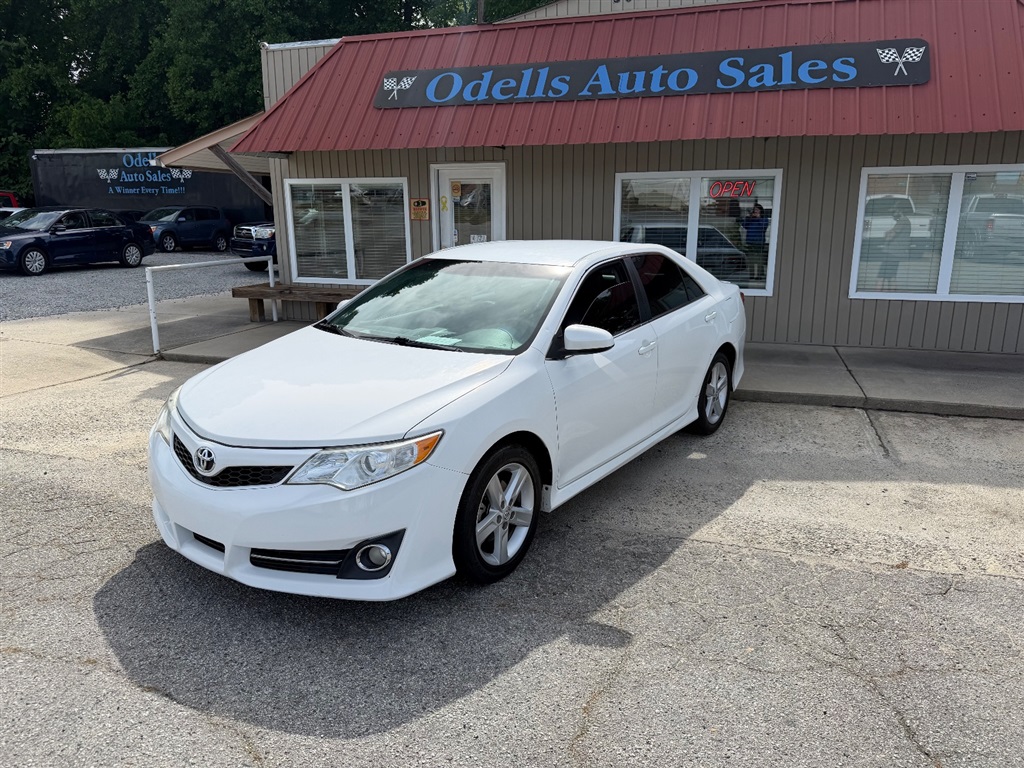 2013 Toyota Camry SE for sale by dealer