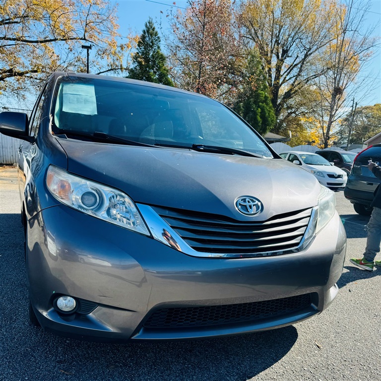 2011 Toyota Sienna Limited 7-Pass V6 for sale by dealer