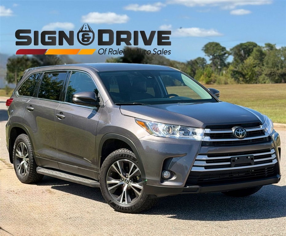 2019 Toyota Highlander LE Plus AWD V6 for sale by dealer