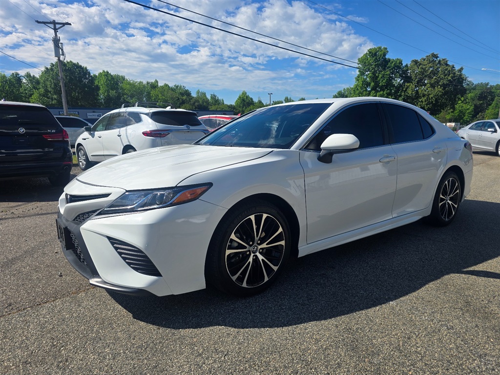 2018 Toyota Camry XLE for sale by dealer