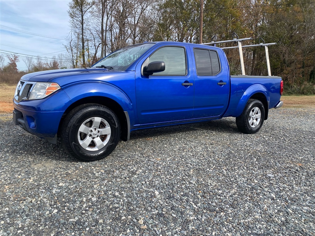 2013 Nissan Frontier SV Crew Cab 4WD LWB for sale by dealer