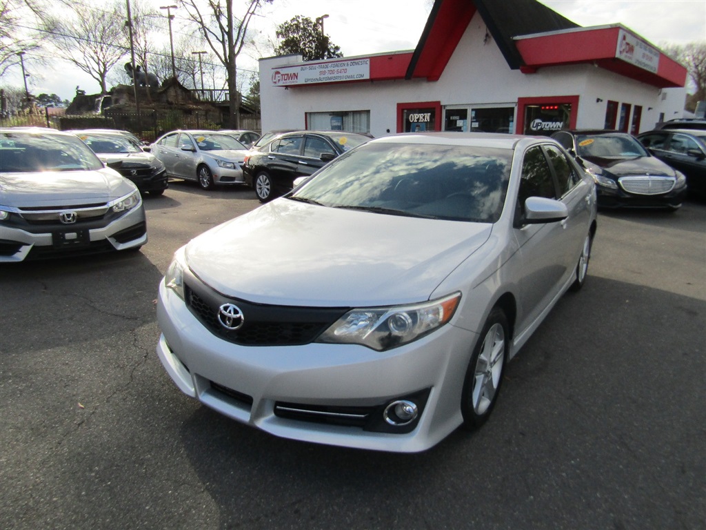 2014 Toyota Camry SE for sale by dealer