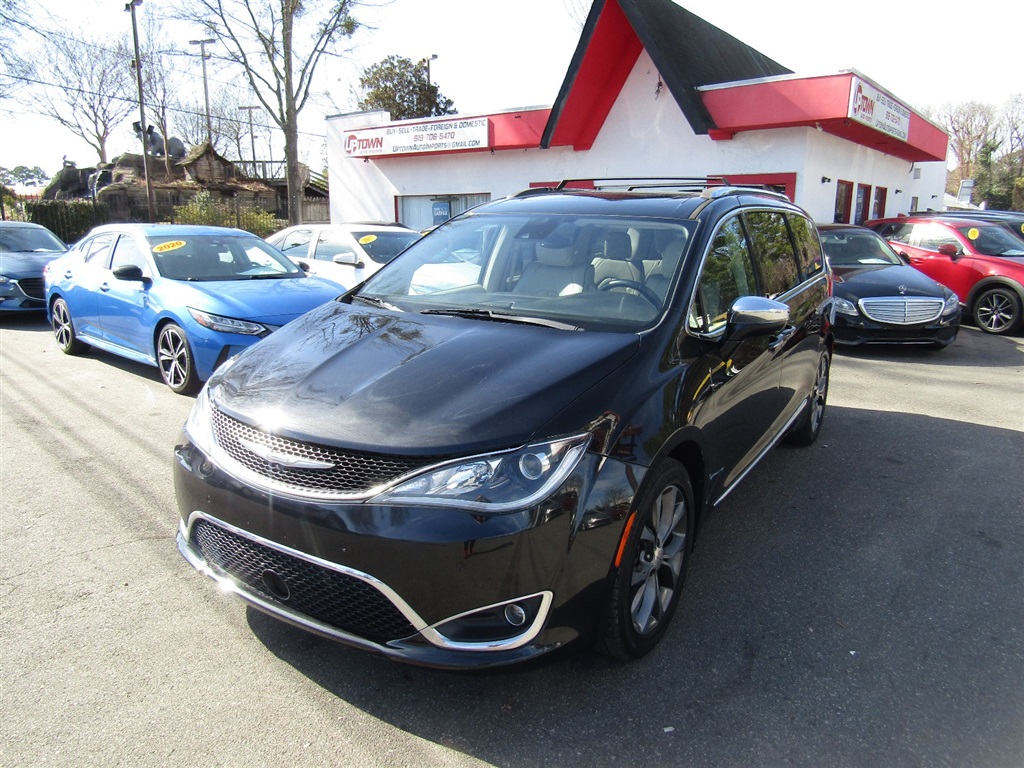 2017 Chrysler Pacifica Limited for sale by dealer