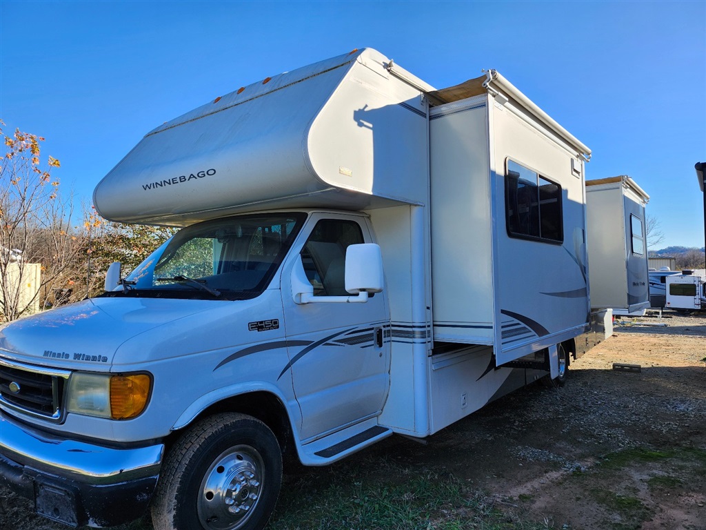 2004 Winnebago Minnie Winnie 30V E-450 for sale by dealer