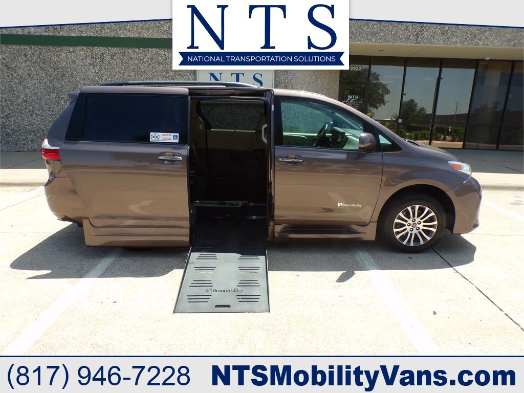 2020 TOYOTA SIENNA XLE-NAV for sale by dealer
