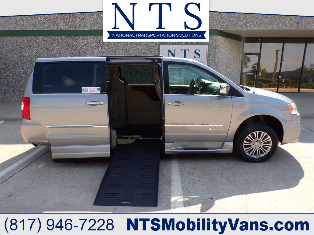 2013 CHRYSLER TOWN & COUNTRY TOURING-L for sale by dealer