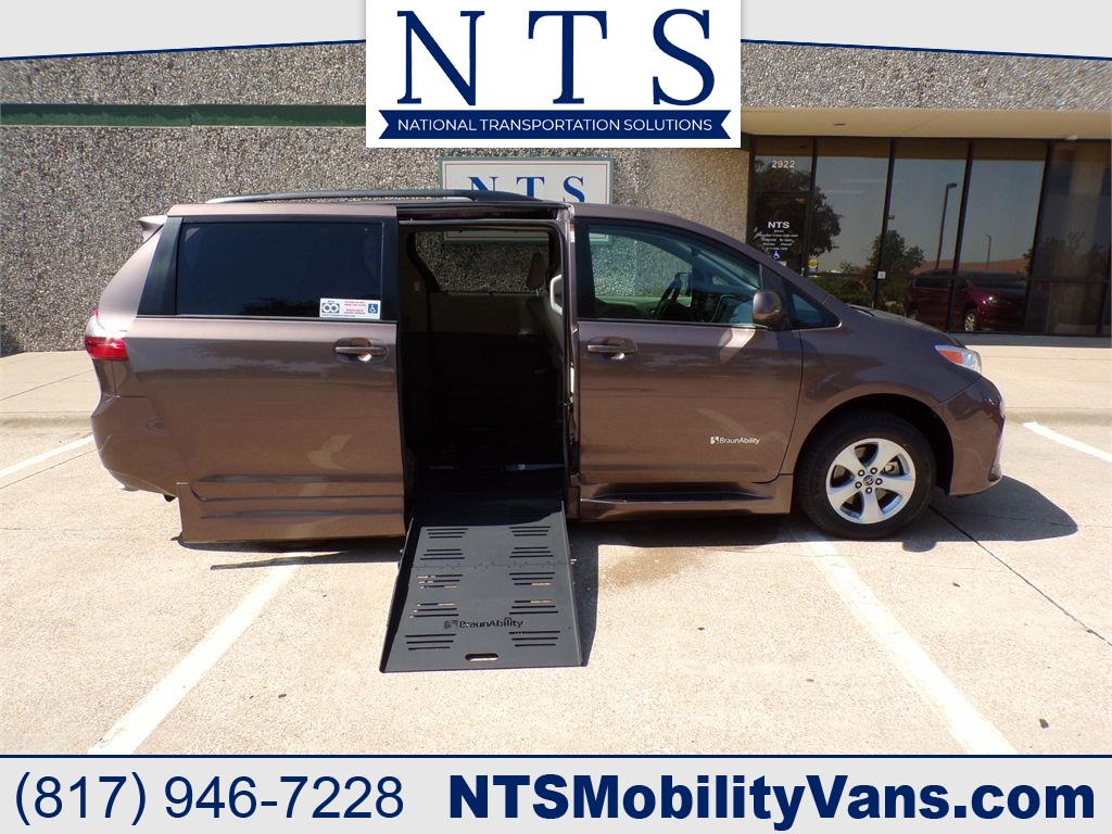 2020 TOYOTA SIENNA LE for sale by dealer