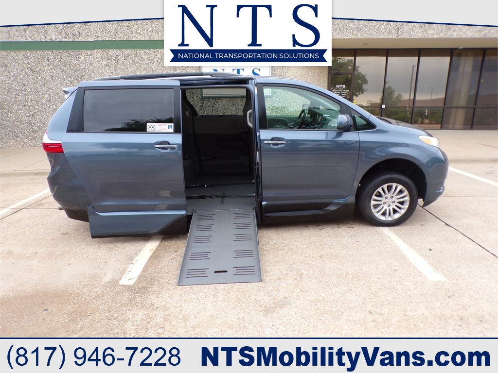 2017 TOYOTA SIENNA XLE-NAV for sale by dealer