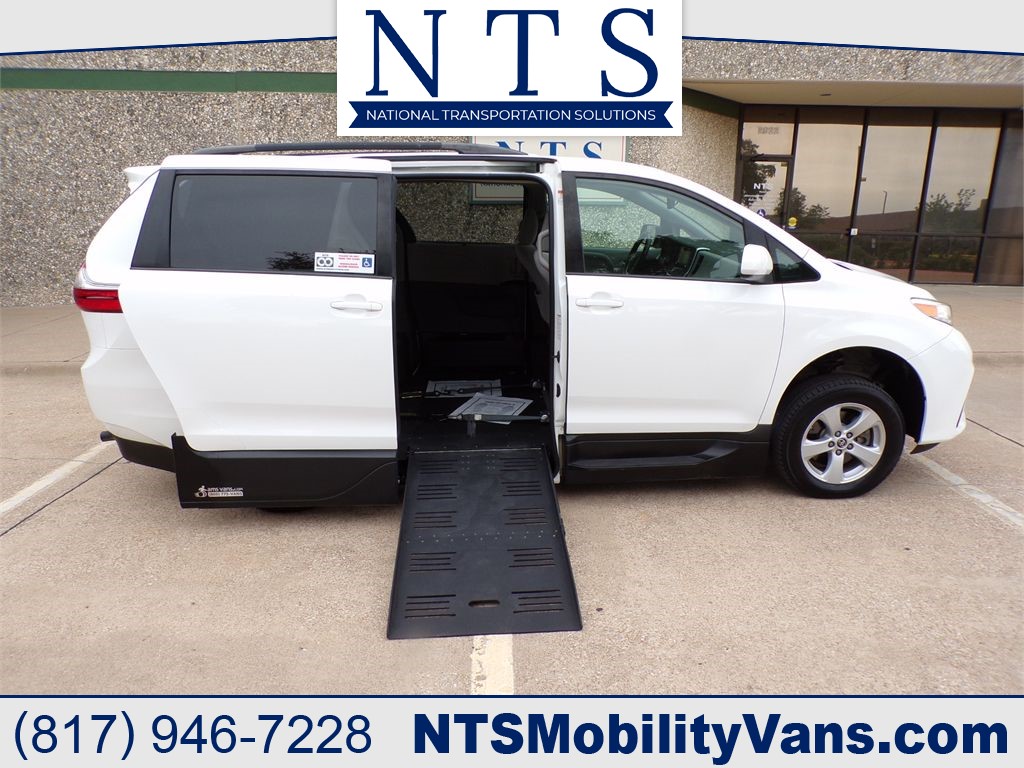 2020 TOYOTA SIENNA LE for sale by dealer
