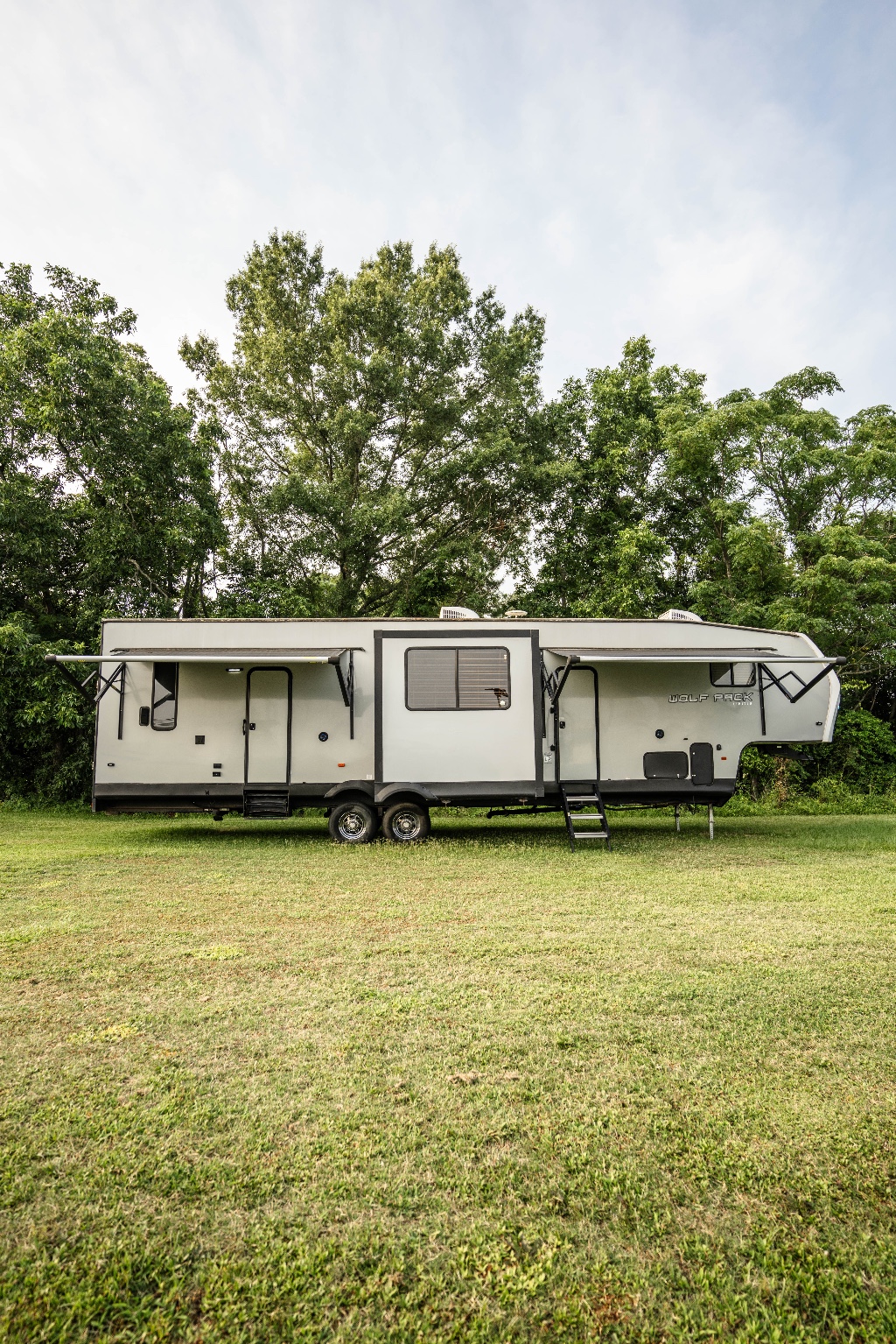 2018 FOREST RIVER CHEROKEE WOLF PACK 325PACK13 for sale by dealer