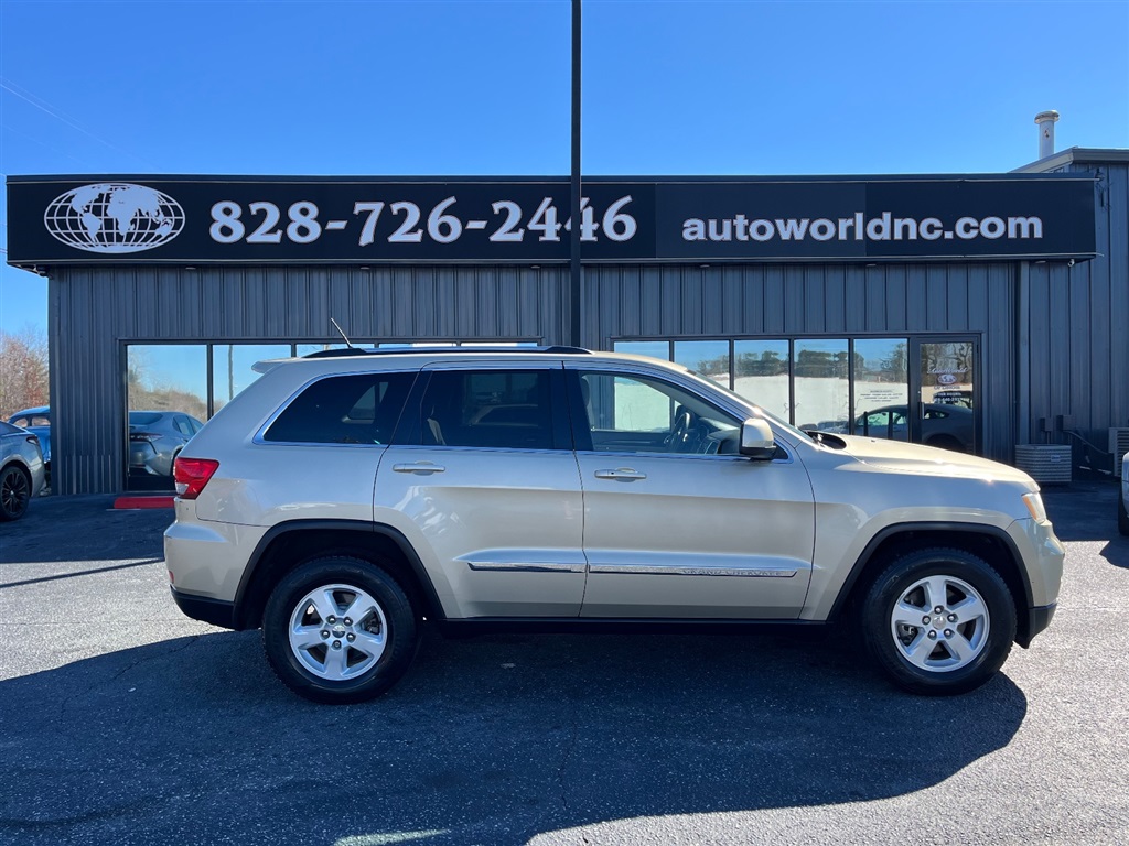 2011 Jeep Grand Cherokee Laredo 2WD for sale by dealer