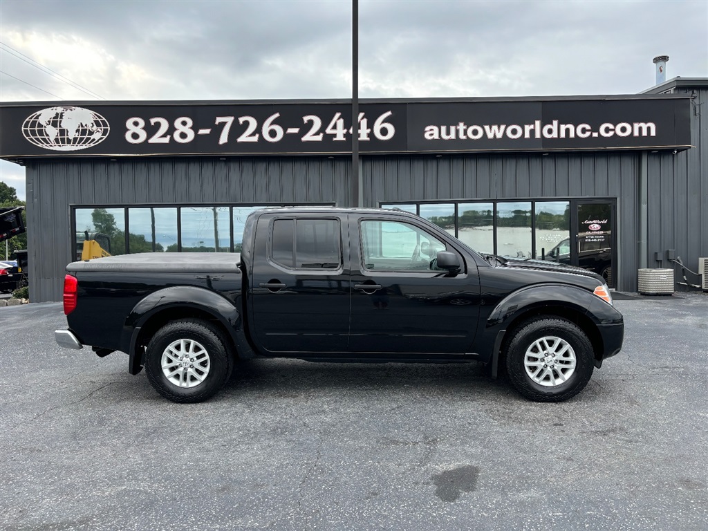 2017 Nissan Frontier SV Crew Cab 5AT 4WD for sale by dealer