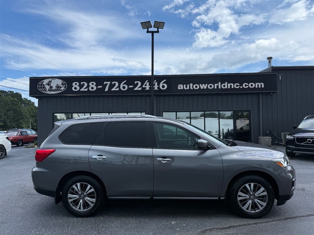 2018 Nissan Pathfinder for sale by dealer