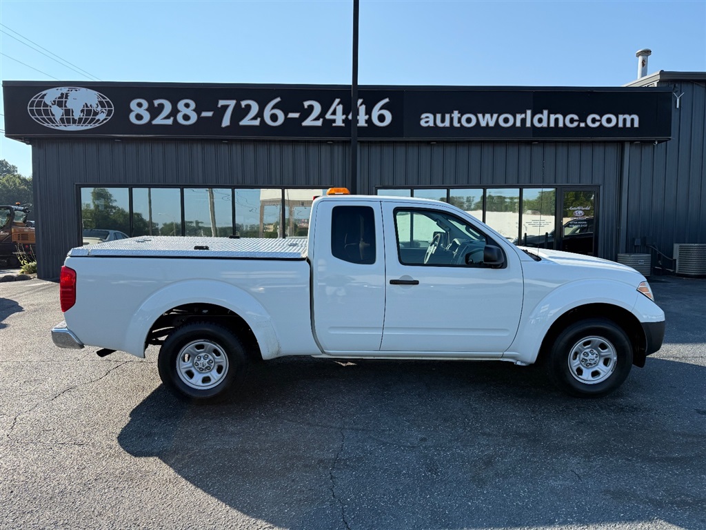 2015 Nissan Frontier SV King Cab I4 5MT 2WD for sale by dealer