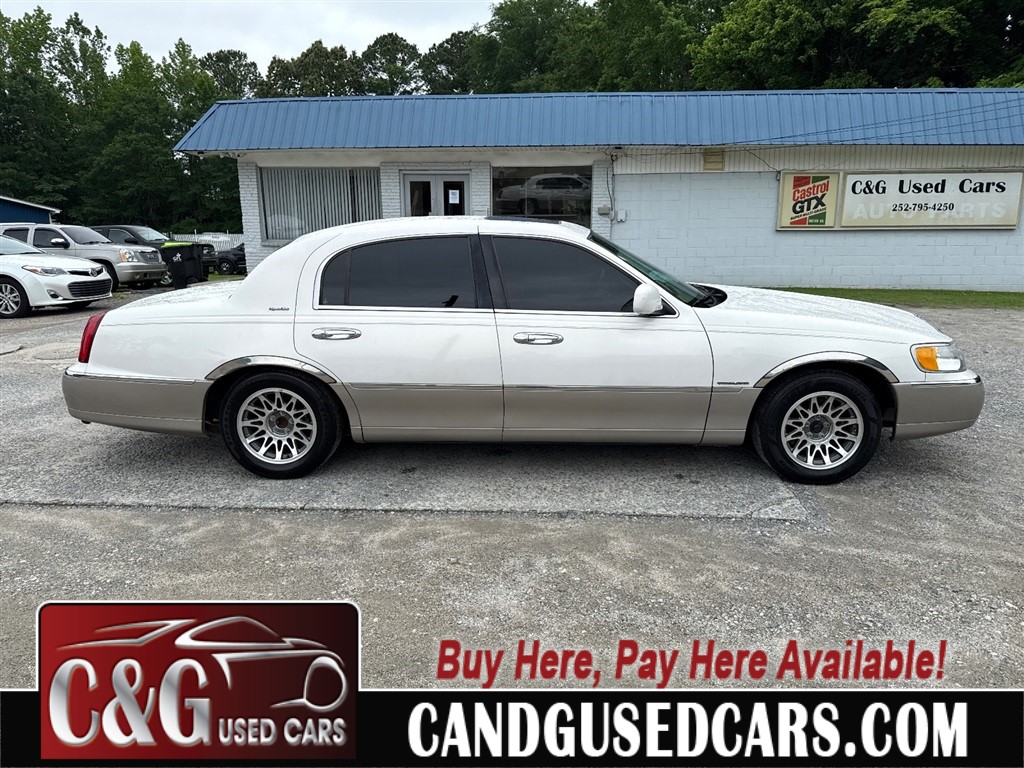 2000 Lincoln Town Car Signature for sale by dealer