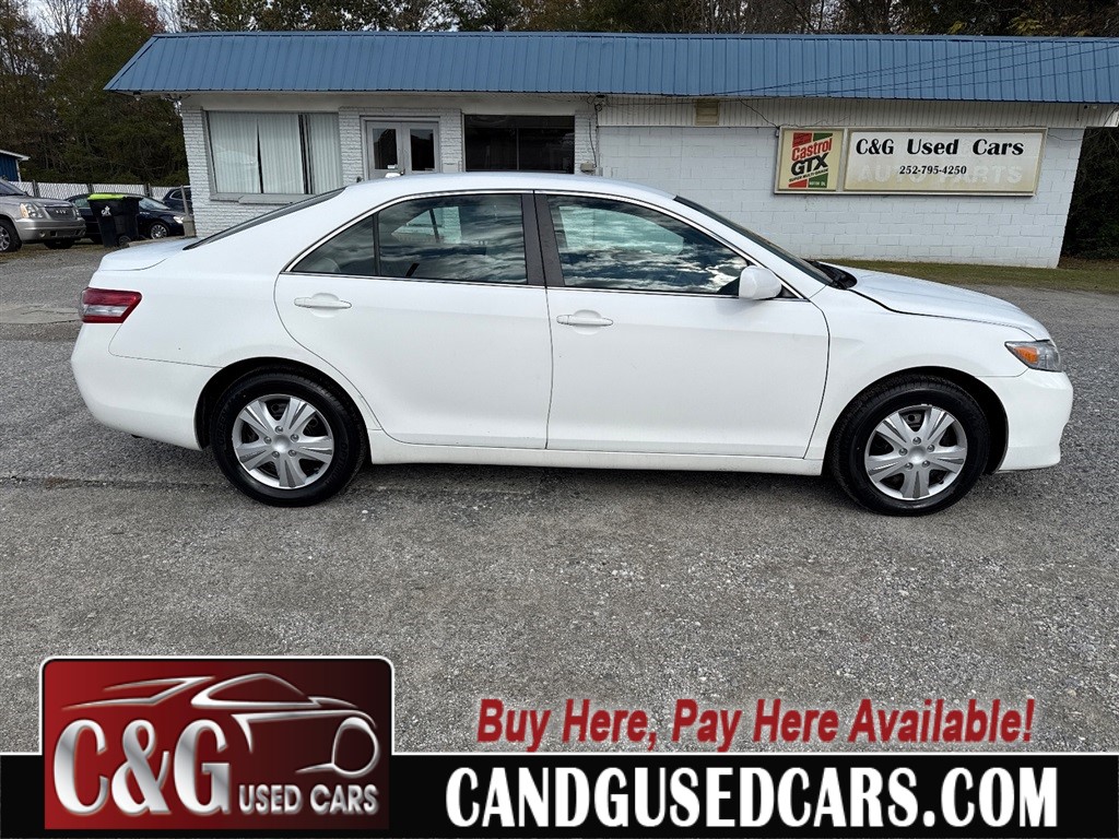 2011 Toyota Camry SE 6-Spd AT for sale by dealer