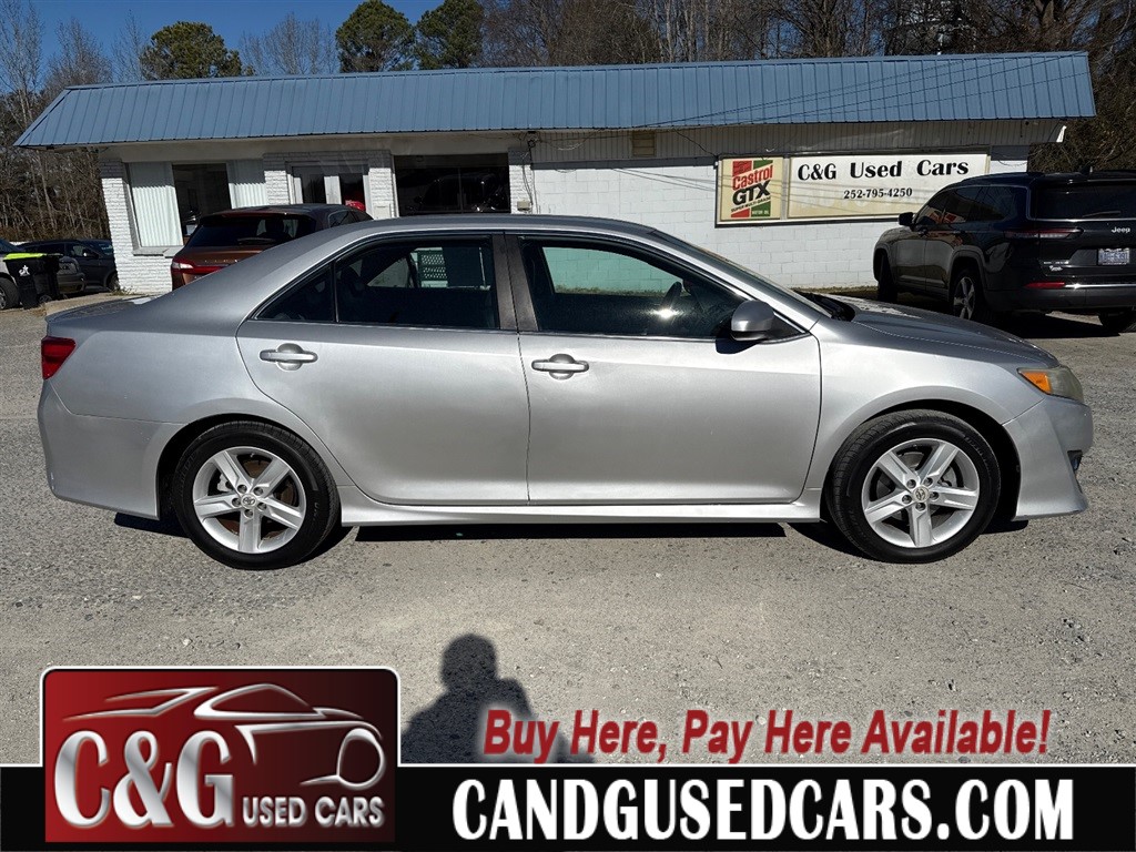 2013 Toyota Camry SE for sale by dealer