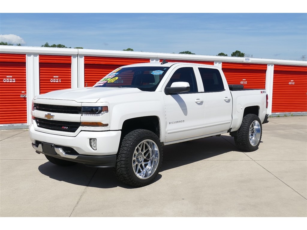 2018 Chevrolet Silverado 1500 LT Crew Cab 4WD for sale by dealer