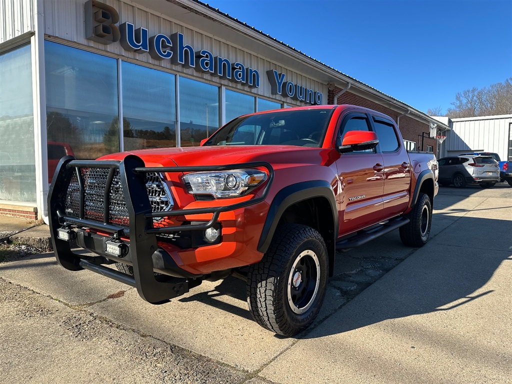 2017 Toyota Tacoma TRD OFF-ROAD Crew Cab 4WD for sale by dealer