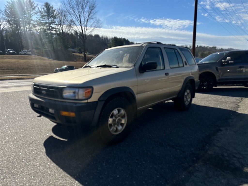 1998 Nissan Pathfinder SE 4WD 6spd for sale by dealer