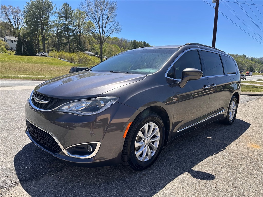 2017 Chrysler Pacifica Touring-L for sale by dealer