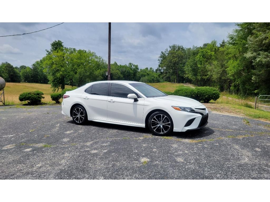 2018 Toyota Camry SE for sale by dealer