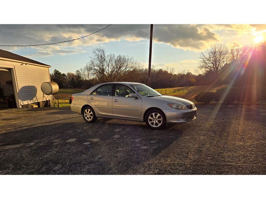 2005 Toyota Camry XLE V6 for sale by dealer