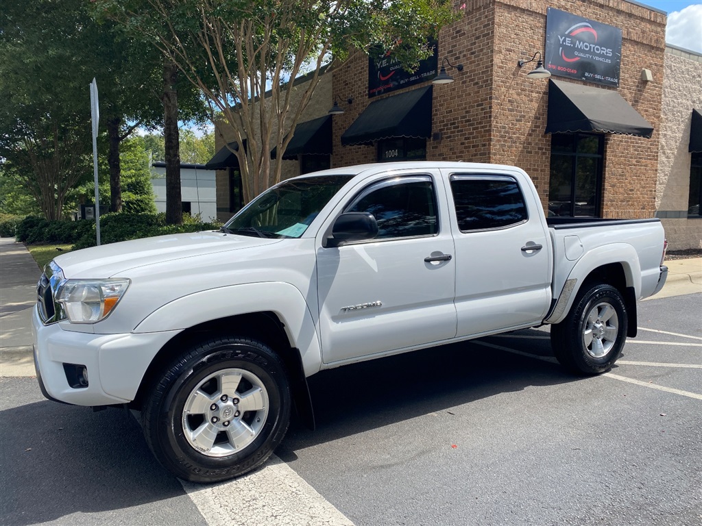 2015 Toyota Tacoma PreRunner Double Cab V6 2WD for sale by dealer