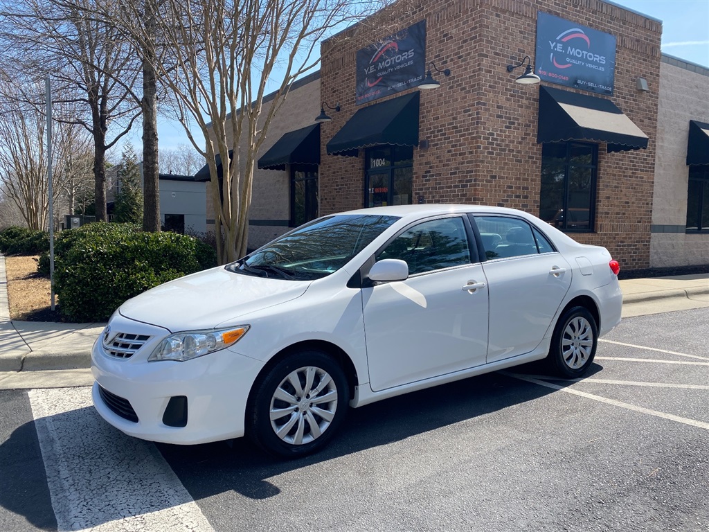 2013 Toyota Corolla LE for sale by dealer