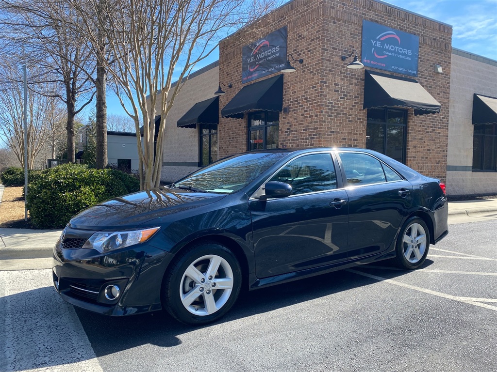 2013 Toyota Camry SE for sale by dealer