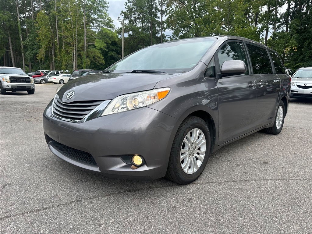 2011 Toyota Sienna Limited 7-Pass V6 for sale by dealer
