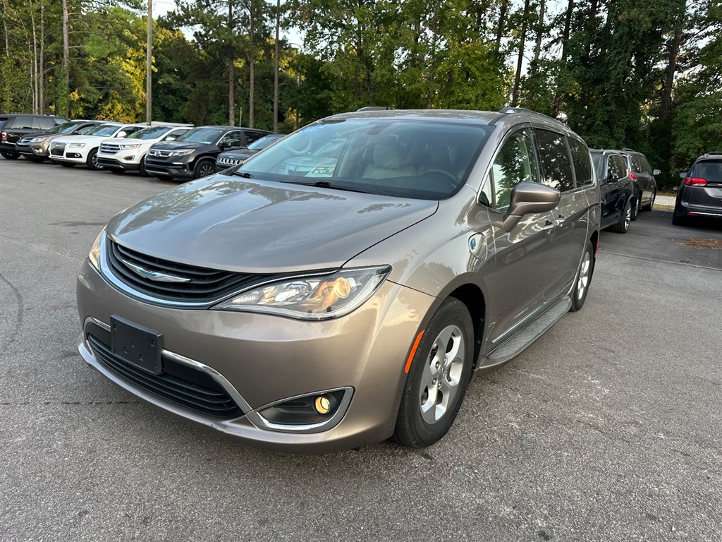 2018 Chrysler Pacifica Touring L for sale by dealer