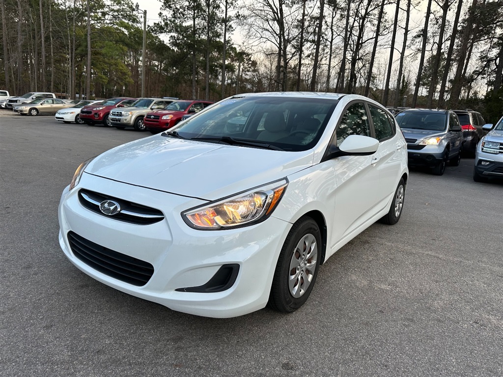 2017 Hyundai Accent SE 5-Door 6A for sale by dealer
