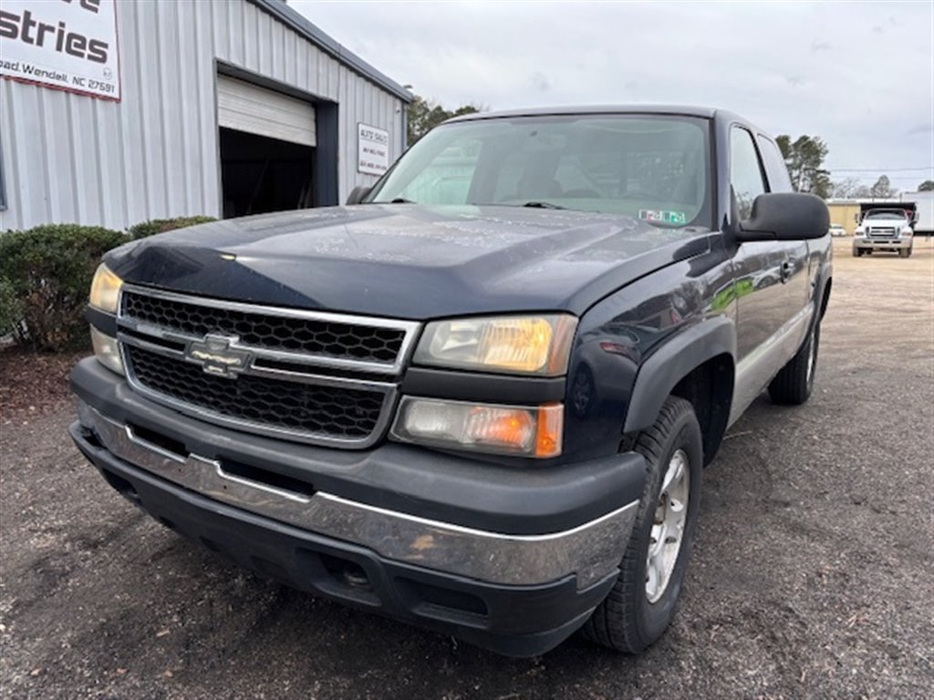 2007 Chevrolet Silverado Classic 1500 LT1 Ext. Cab Long Box 4WD for sale by dealer