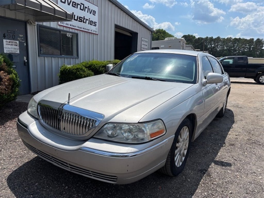 2003 Lincoln Town Car Signature for sale by dealer