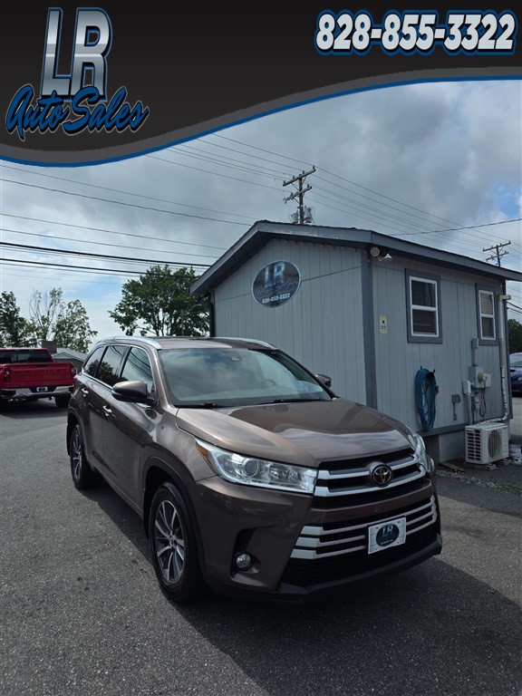 2017 Toyota Highlander XLE AWD V6 for sale by dealer