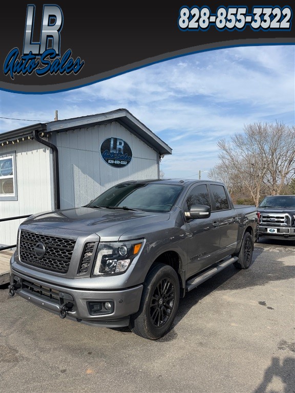 2018 Nissan Titan SV Crew Cab 4WD for sale by dealer